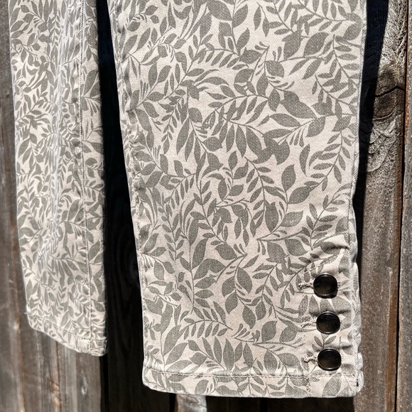 Christopher & Banks cropped pants size 4 - Picture 8 of 16